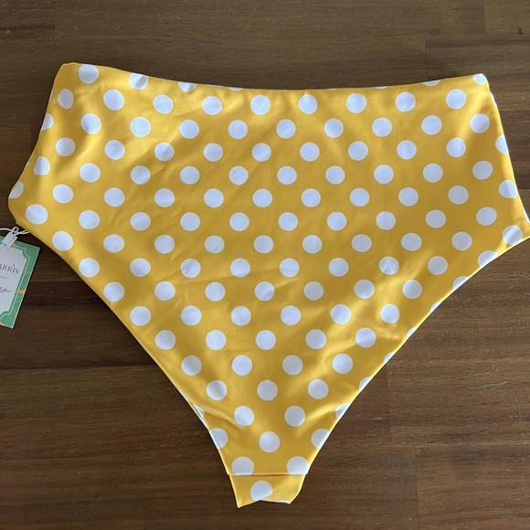 Imagine Perry yellow polka dot bikini for Jilly box - Picture 6 of 10